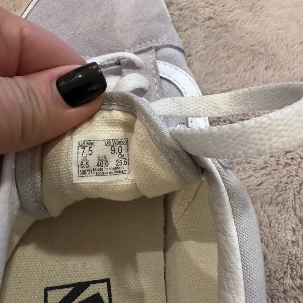 Vans White and Gray Skater Sneakers Men’s  size 7.5  Women’s size 9 - Picture 9 of 9
